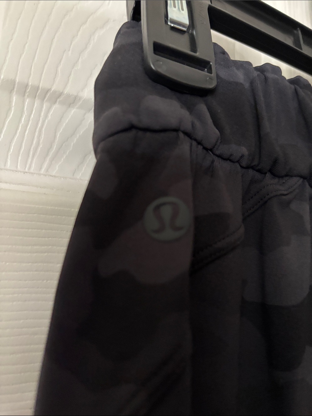 lululemon athletica EUC Women's Black/Gray Camo Joggers - Size 4 - Picture 3 of 4